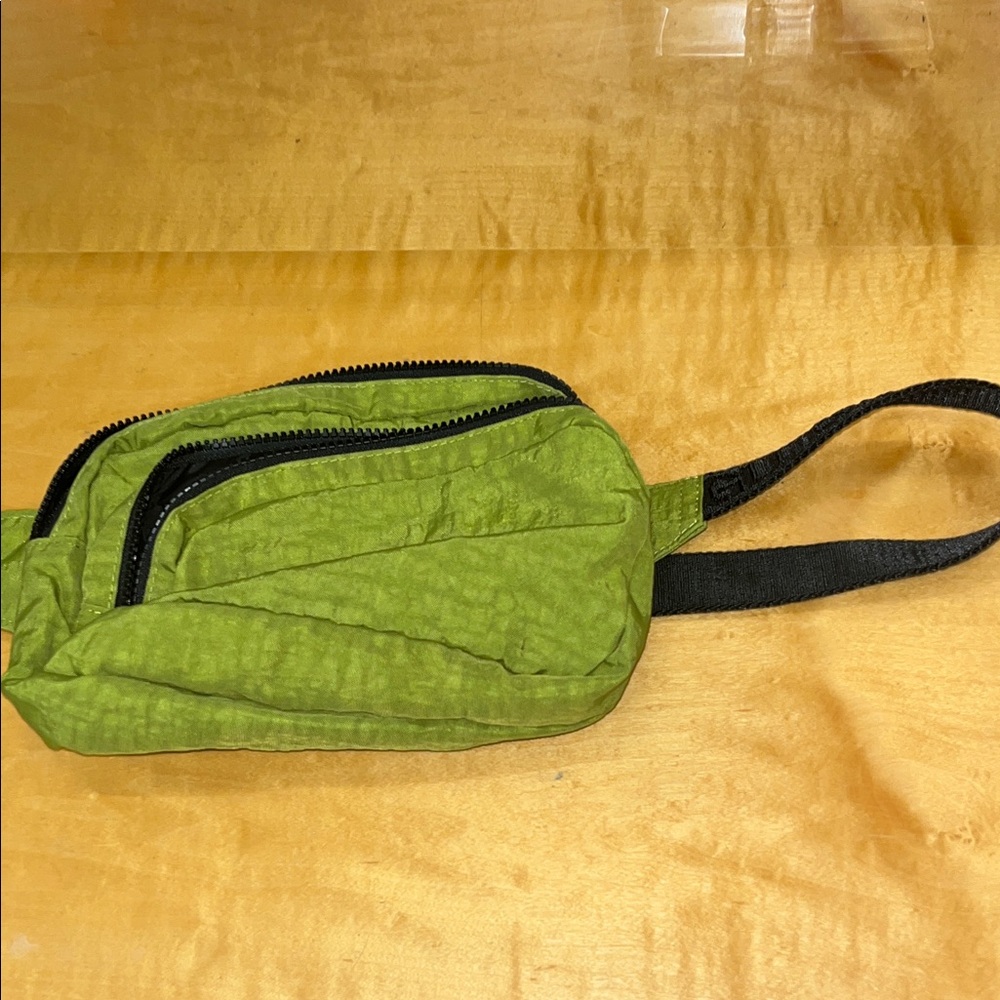 Baggu avocado green crossbody fanny pack